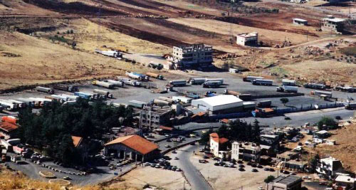 مشهد عام للمصنع قبل الانسحاب السوري (عفيف دياب)