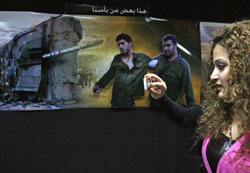 إحدى الطالبات المشاركات في المعرض (مروان طحطح)