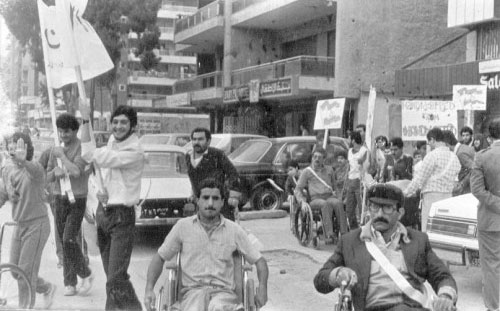 مسيرة اتحاد المقعدين عام 1987 رفضاً للحرب الأهلية