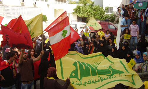 أعلام «الشيوعي» و»حزب الله» تتعانق إحتفالاً بالفوز