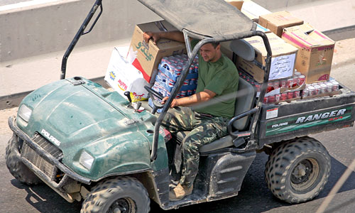 نقل مؤونة للقوات العسكرية المتقدمة في مخيم نهر البارد (بلال جاويش)