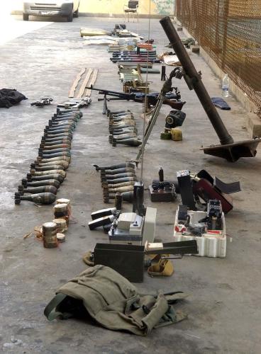 الأسلحة التي عرضتها قوى الامن الداخلي بعد مصادرتها من بربور عام 2005 (أرشيف)