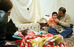 أسرة عراقية لاجئة في لبنان (أرشيف ــ أ ف ب)