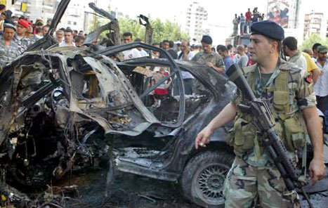 سيارة الشهيد صالح بعيد الانفجار عام 2003 (أرشيف - أ ف ب)