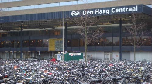 محطة القطارات في مدينة لاهاي التي تبعد كيلومترات قليلة عن مبنى المحكمة في ليدتسكندام (خاص الاخبار)