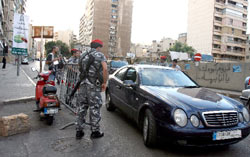 مدخل أحد المربعات الأمنية في بيروت (أرشيف ــ مروان طحطح)