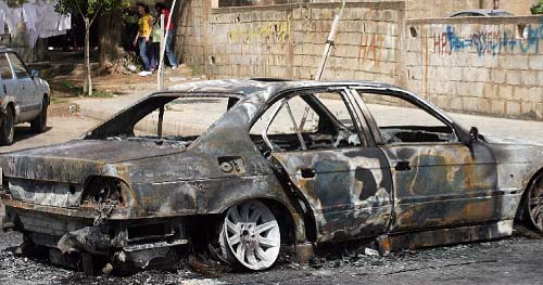 سيارة محترقة في وطى المصيطبة (أرشيف ــ هيثم الموسوي)