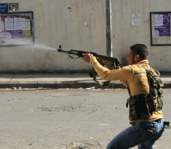 شاب يطلق النار في طرابلس خلال أحداث أيار (بلال جاويش)