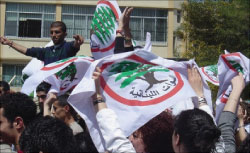 طلاب قوّاتيون يحتفلون بفوزهم في انتخابات كلية الحقوق العام الماضي