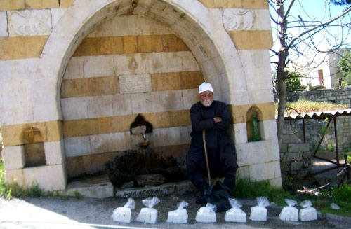نبع مار سركيس ينتظر غسل القلوب في بلدة عبيه المهجرة