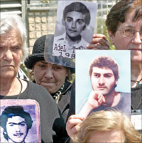 امهات المعتقلين في السجون السورية (بلال جاويش)