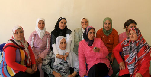 نساء عرساليات في مقر جمعية التعاون النسائي