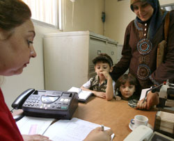 خلال التسجيل في إحدى المدارس (أرشيف ـ بلال جاويش)