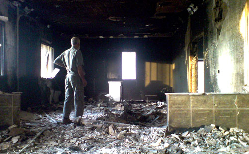 آثار الحرائق داخل منزل في البارد (الأخبار)