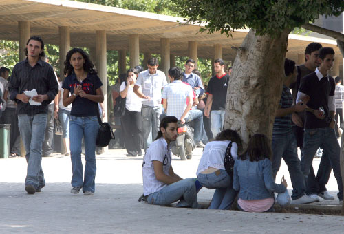 طلاب في مجمع الحدث الجامعي (أرشيف ــ بلال جاويش)
