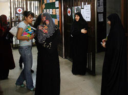 يشاركن في الانتخابات الطلابيّة (مروان طحطح)