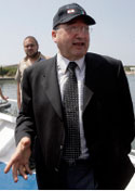 وزير البيئة على متن السفينة (هيثم الموسوي)