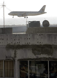 طائرات تمر فوق بيوت الأوزاعي (مروان بو حيدر)