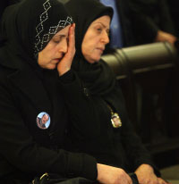 من اجتماع أهالي الضحايا مع رئيس الحكومة أول من أمس (أرشيف ـ مروان طحطح)