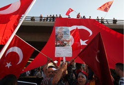 من التظاهرات المتضامنة مع تركيا في لبنان (شريف كريم- رويترز)