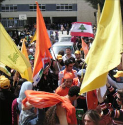 صورة من الأرشيف لطلاب من الجامعة اللبنانية يحتفلون بفوزهم في الانتخابات