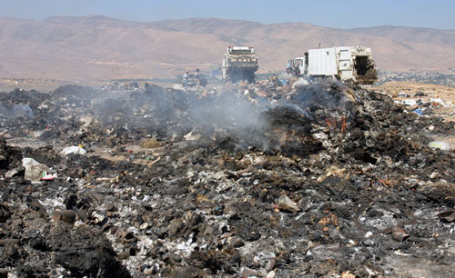 حرق النفايات في مكب الهرمل