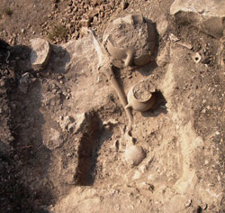 مقبرة من العصر البرونزي عثر عليها في آخر يوم من الحفريات