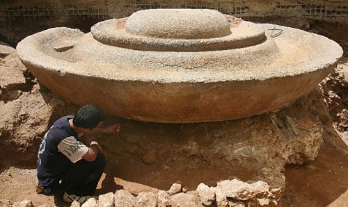 الحوض الدائري للحمام الروماني المُكتَشف أخيراً في الصيفي (هيثم الموسوي)