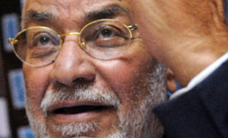 محمد مهدي عاكف زعيم الأخوان المسلمين في مصر (عمر دلش ــ رويترز)