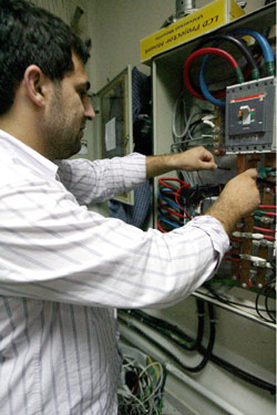 التحكم الكهربائي أبرز صفوف المعهد (مروان أبو حيدر)