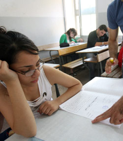 خلال امتحانات رسمية (ارشيف ـ بلال جاويش)