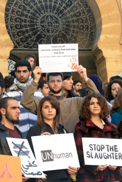 خلال اعتصام في الجامعة تضامناً مع غزة (أرشيف ــ بلال جاويش)