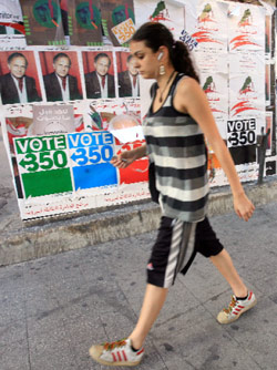 ملصقات لرابطة «إندي آكت» في الحمراء (مروان بوحيدر)