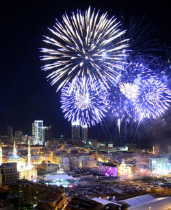فرحة الاحتفال برأس السنة لم تحل دون وقوع أحداث مختلفة (محمد الذكير ـ رويترز)