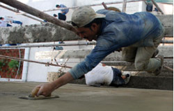 العامل السوري عُرضة للإصابات والاعتداءات (حسن بحسون)