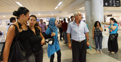 مستقبلو شومان يوم وصل إلى مطار بيروت (مروان بو حيدر)