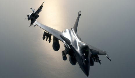 طائرتا «رافال» فرنسيتان في سماء العراق (أ ف ب)