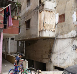 في أحد أزقة حي السلم (عن مشروع  UN-HABITAT)