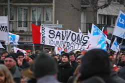 لقطة من تظاهرات باريس (الأخبار)