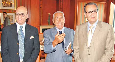 من اليمين ابراهيم المعلم ومحمد حسنين هيكل ومحمد سلماوي