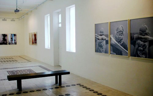 من معرض «دار الفنون» في عمان