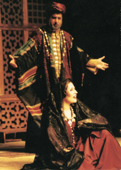 مشهد من مسرحيّة «طقوس الإشارات والتحولات» كما قدّمتها نضال الأشقر في العام 1996