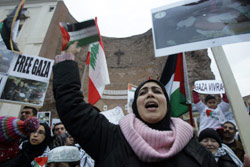 لبنانيون يتظاهرون ضد عدوان غزة في روما (أرشيف ـ أ ب )