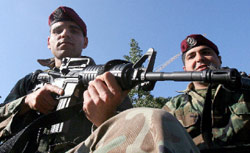 عنصران من الجيش على متن آلية عسكرية (أرشيف  ــ بلال جاويش)