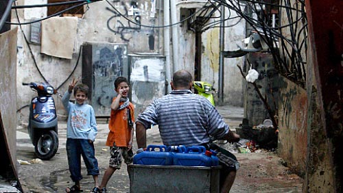 لاجئو لبنان من دون حقوق مدنيّة (مروان طحطح)