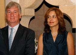 السفير الفرنسي في لبنان دينيس بييتون وزوجته مارلا التي كانت على متن الطائرة الأثيوبية المنكوبة (أرشيف ــ أ ب)