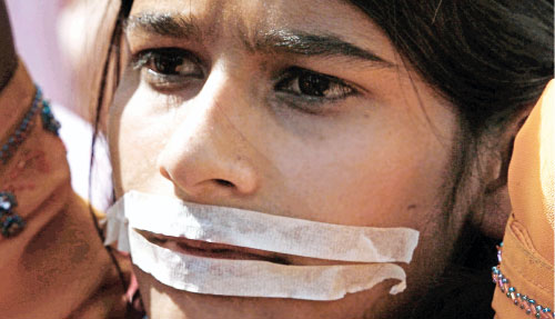 خلال تظاهرة للمرأة العاملة في باكستان (محسن رازا ــ رويترز)