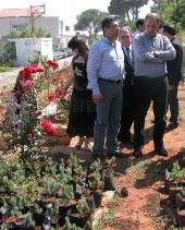 وزير البيئة محمد رحال يتفقد أمس مشروعاً بيئياً في بمكين - قضاء عاليه (عامر ملاعب)