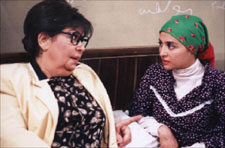 حنان ترك مع خيرية أحمد في لقطة من المسلسل