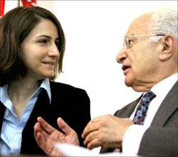 نقيب الصحافة محمد البعلبكي مع جوانا توكر  (مروان طحطح)
